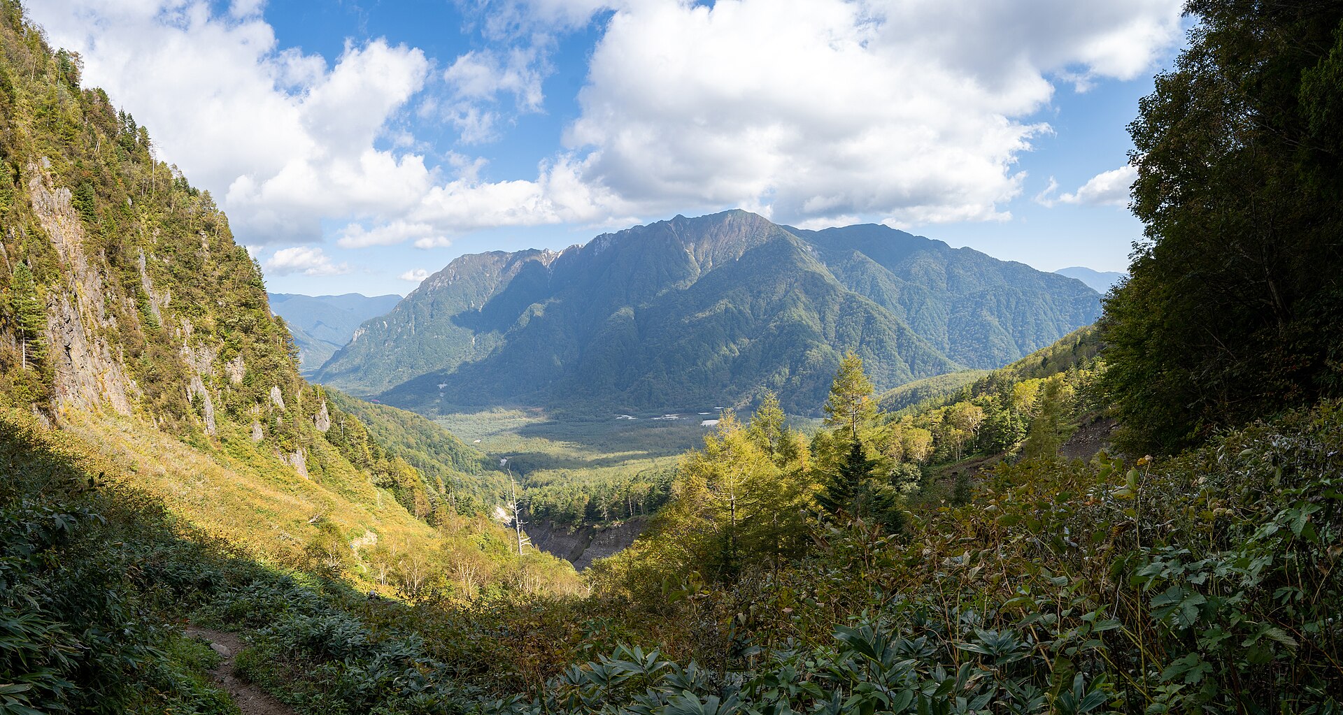 Panoramic mountain view over Kamikochi