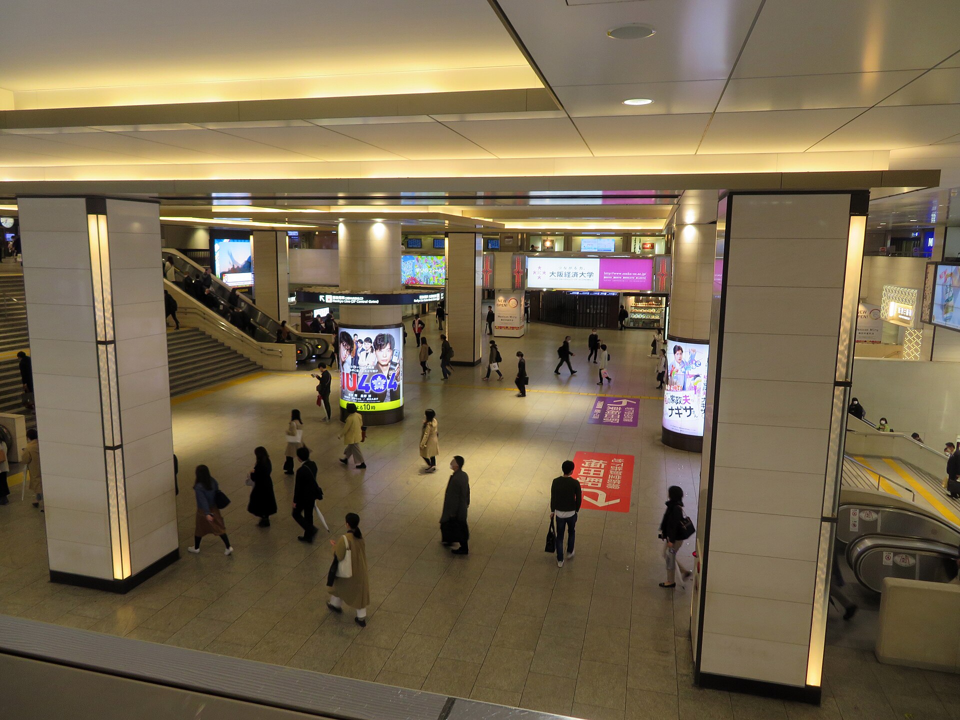 Hankyu Osaka-Umeda Station interior