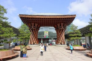 Where to Stay in Kanazawa: Station, Korinbo or Higashi Chaya?