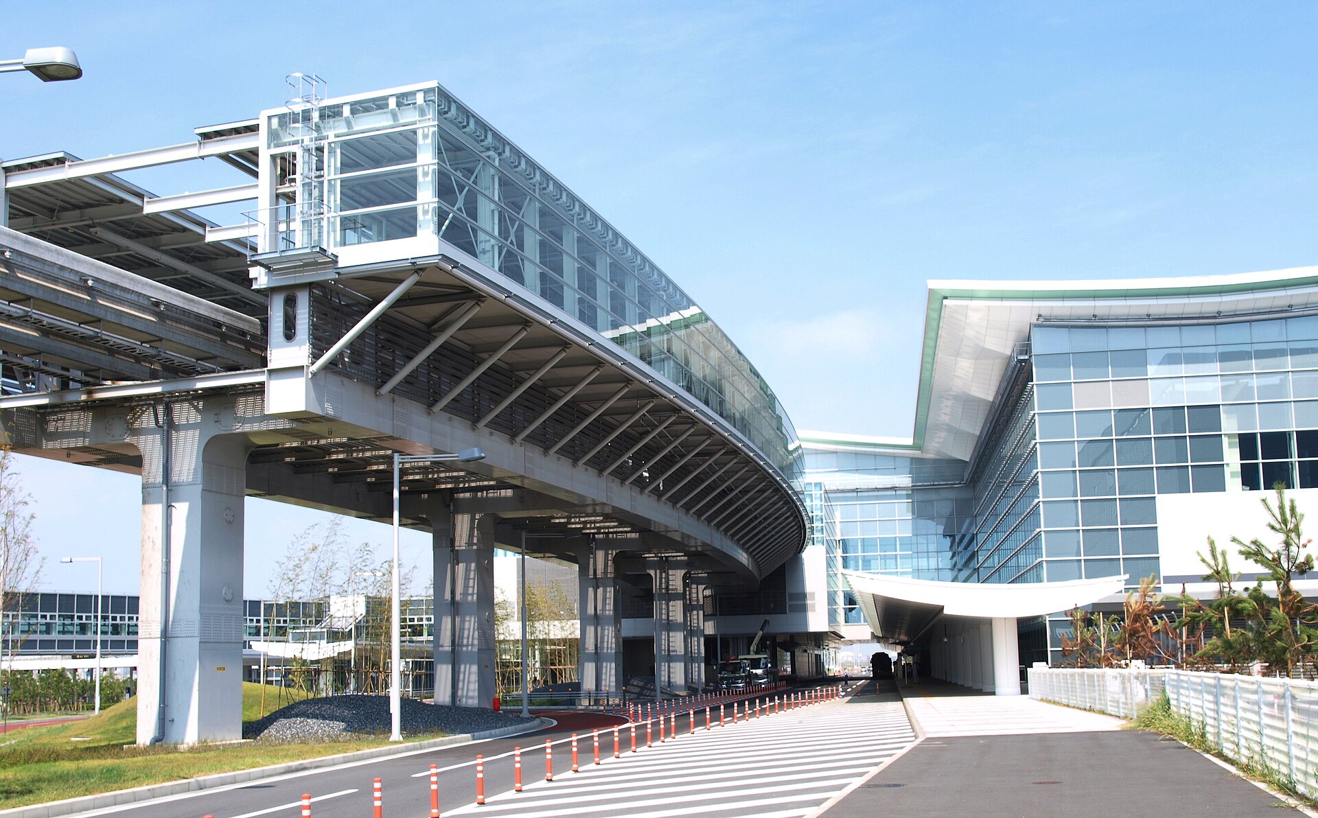 Haneda Airport international terminal exterior