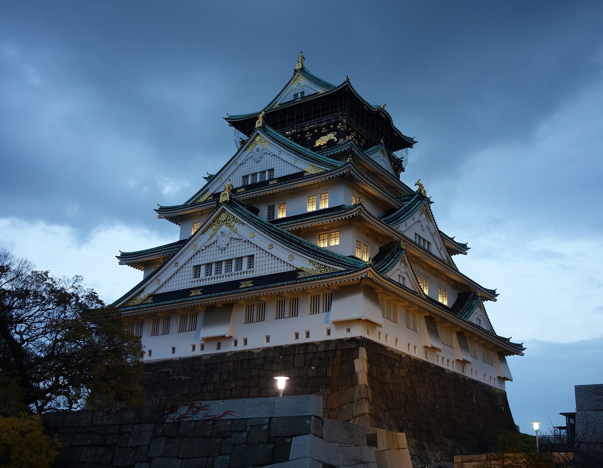 Osaka Castle at twilight
