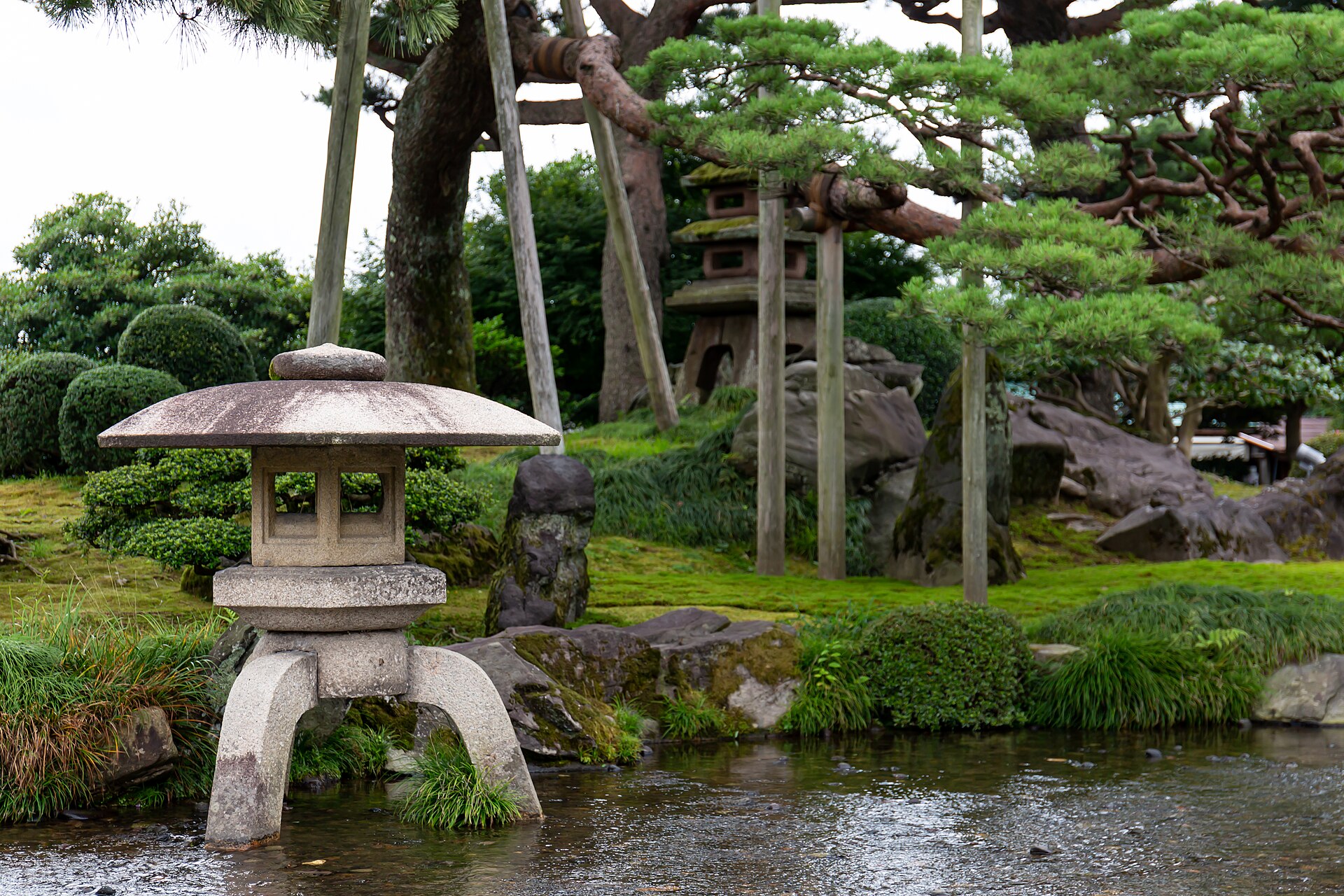 Stone lantern and pond in Kenrokuen Garden in Kanazawa
