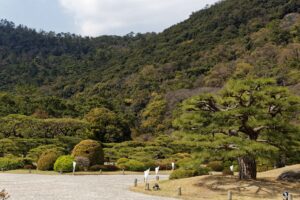 Ritsurin Garden: Tickets, Hours and the Best Arrival Station